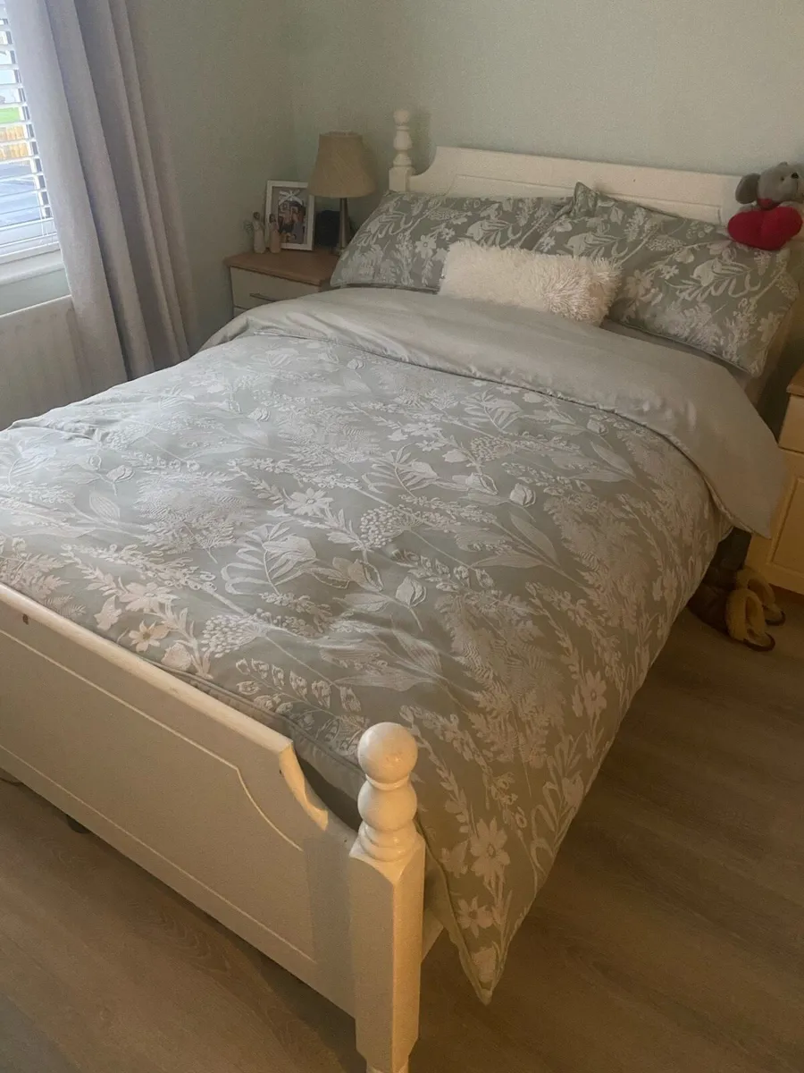 Bedroom furniture - Image 2