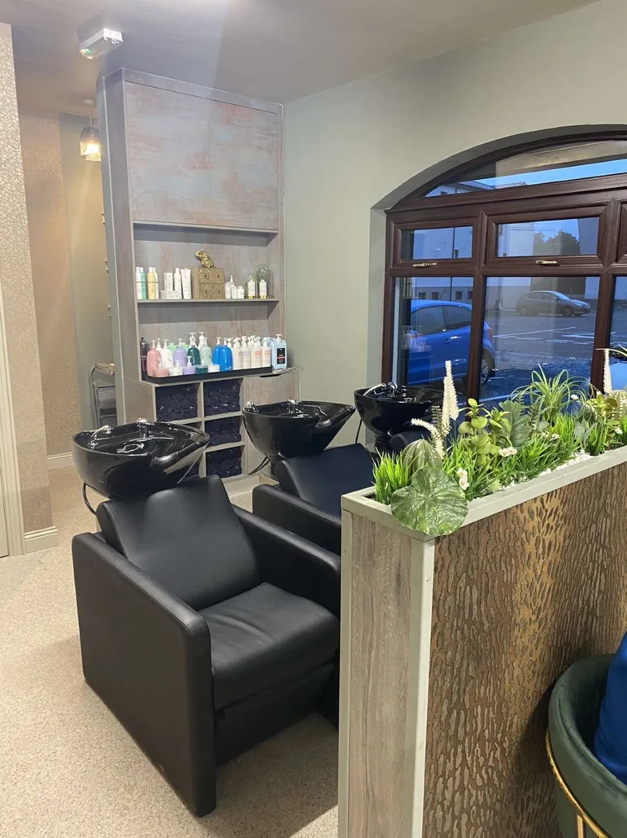 Hairdressing mirrors and units - Image 3