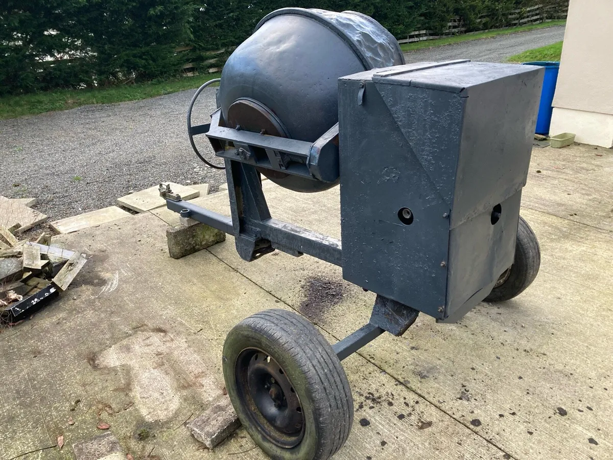 CEMENT MIXER - Image 1