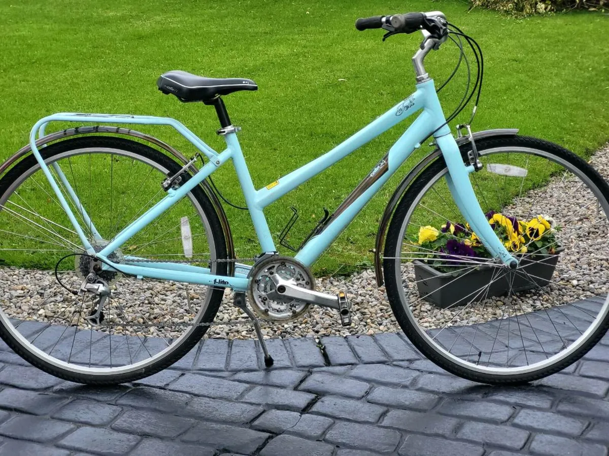 LADIES LIGHT ALLOY BIKE.NO OFFERS. FELT BRAND - Image 1