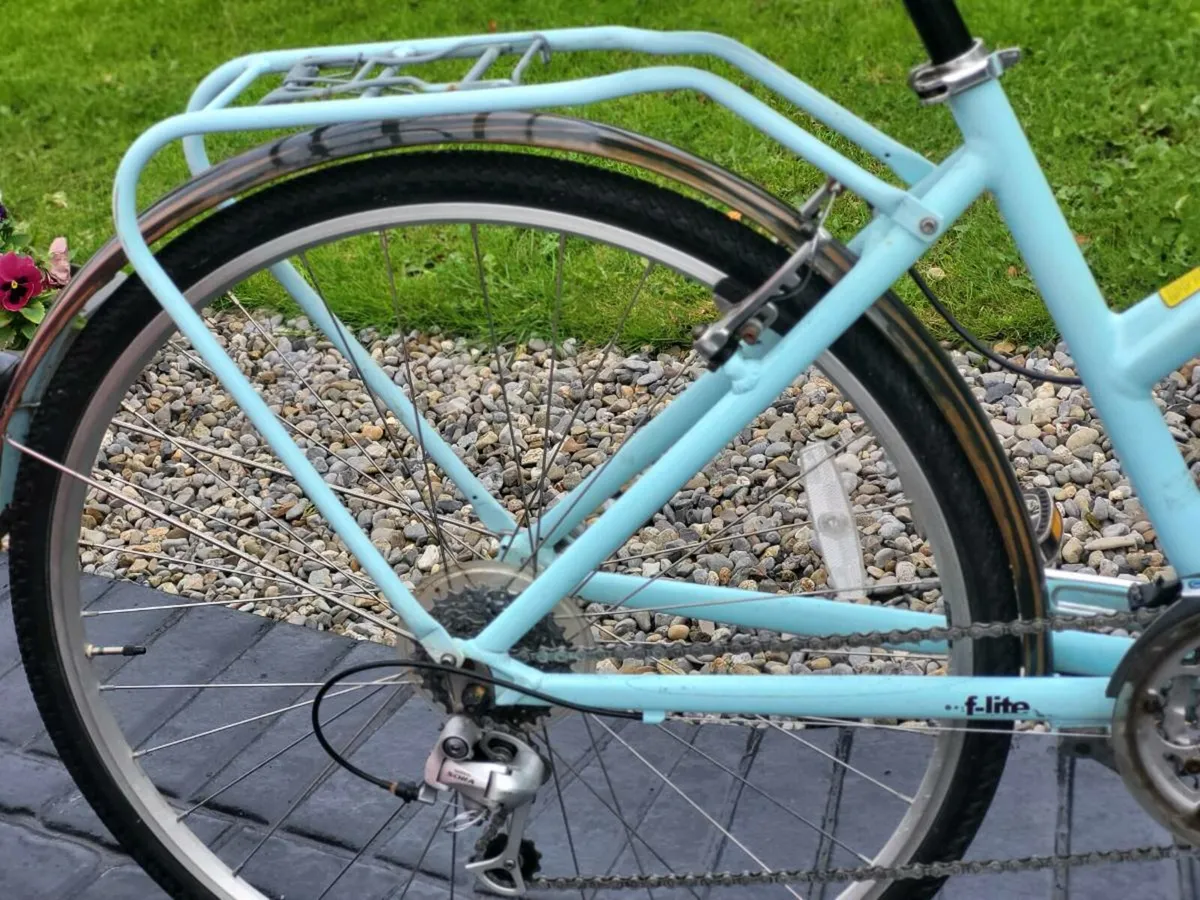 LADIES LIGHT ALLOY BIKE.NO OFFERS. FELT BRAND - Image 3
