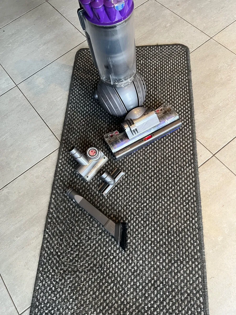 Dyson ball, animal, upright. Vacuum cleaner - Image 3