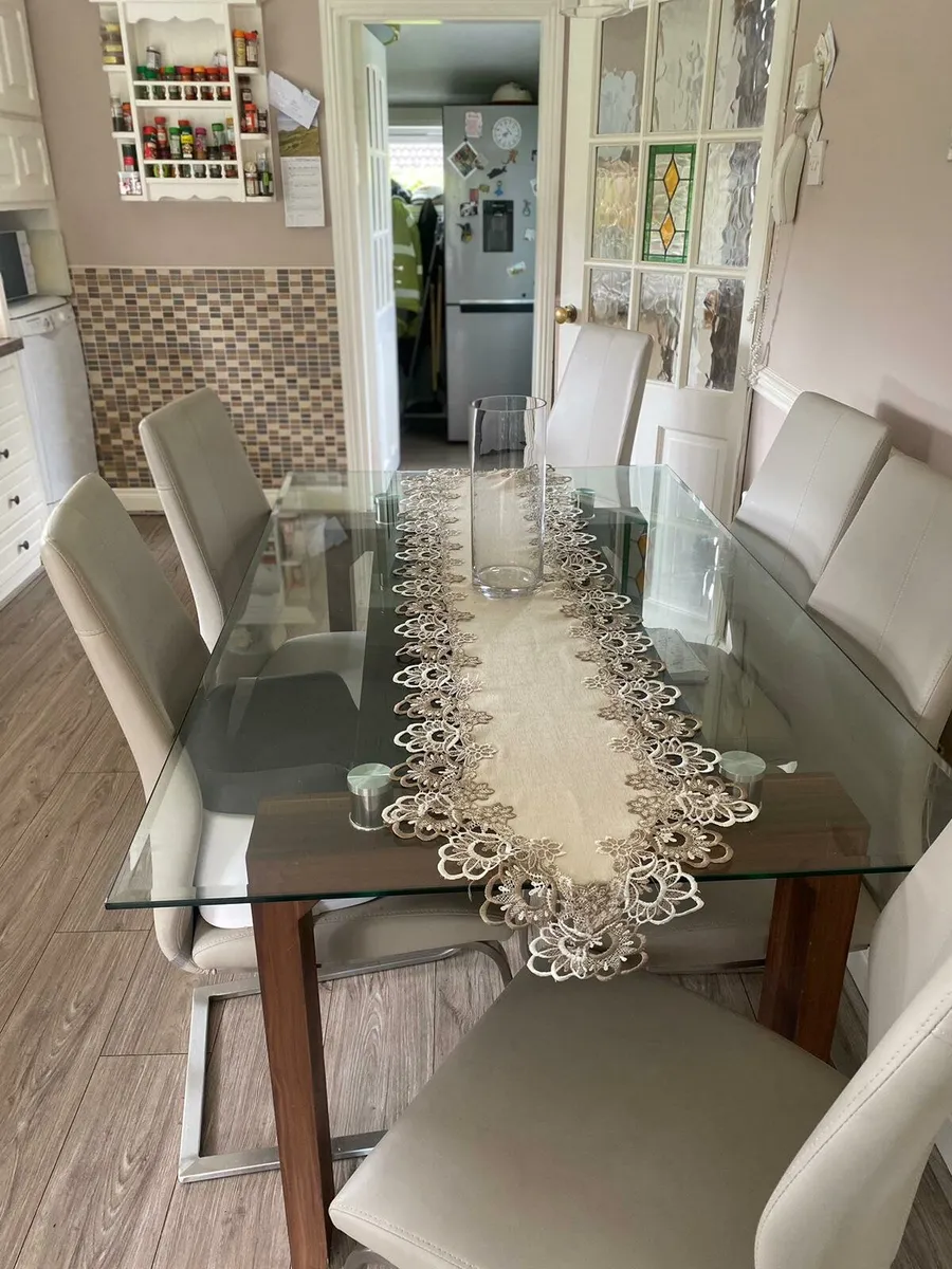 Kitchen table - Image 1