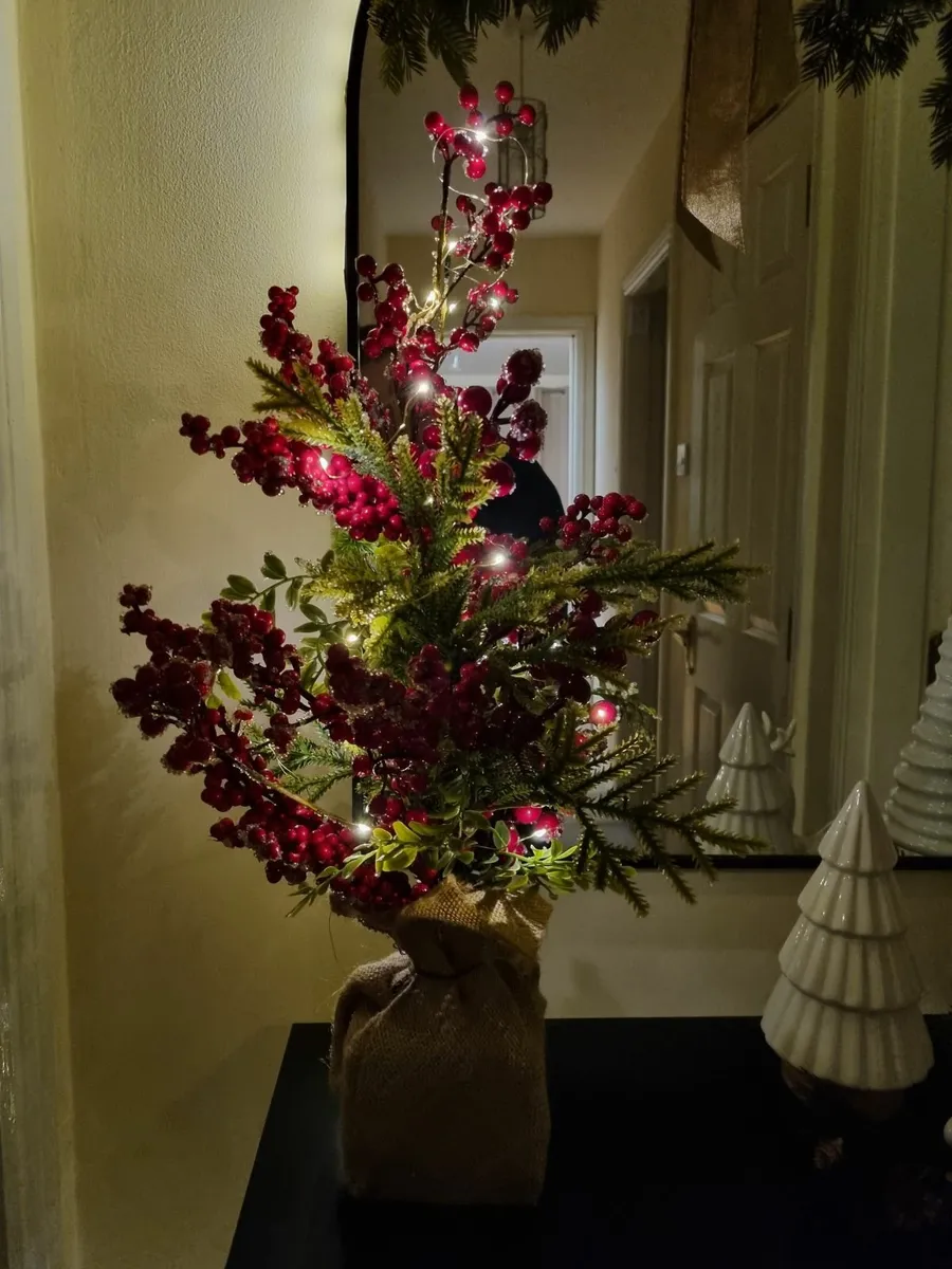 Fern and berry table top red tree H60cm - Image 4