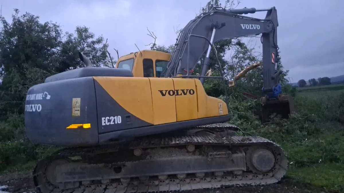 Volvo 210 - Image 1
