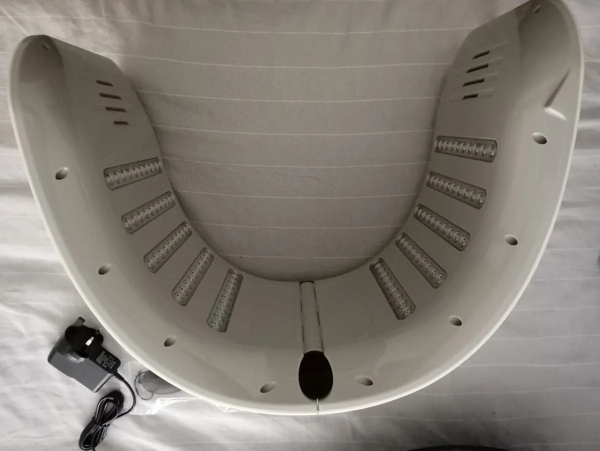 Lumilux Led Face therapy device - Image 1