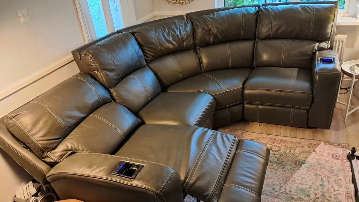 Corner couch - Image 2