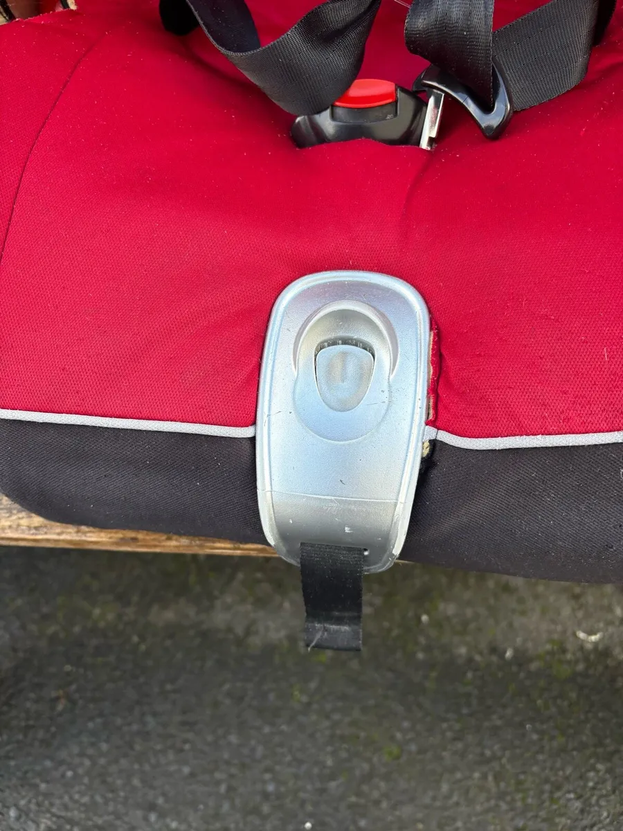 Halfords car seat group 1-3 - Image 2