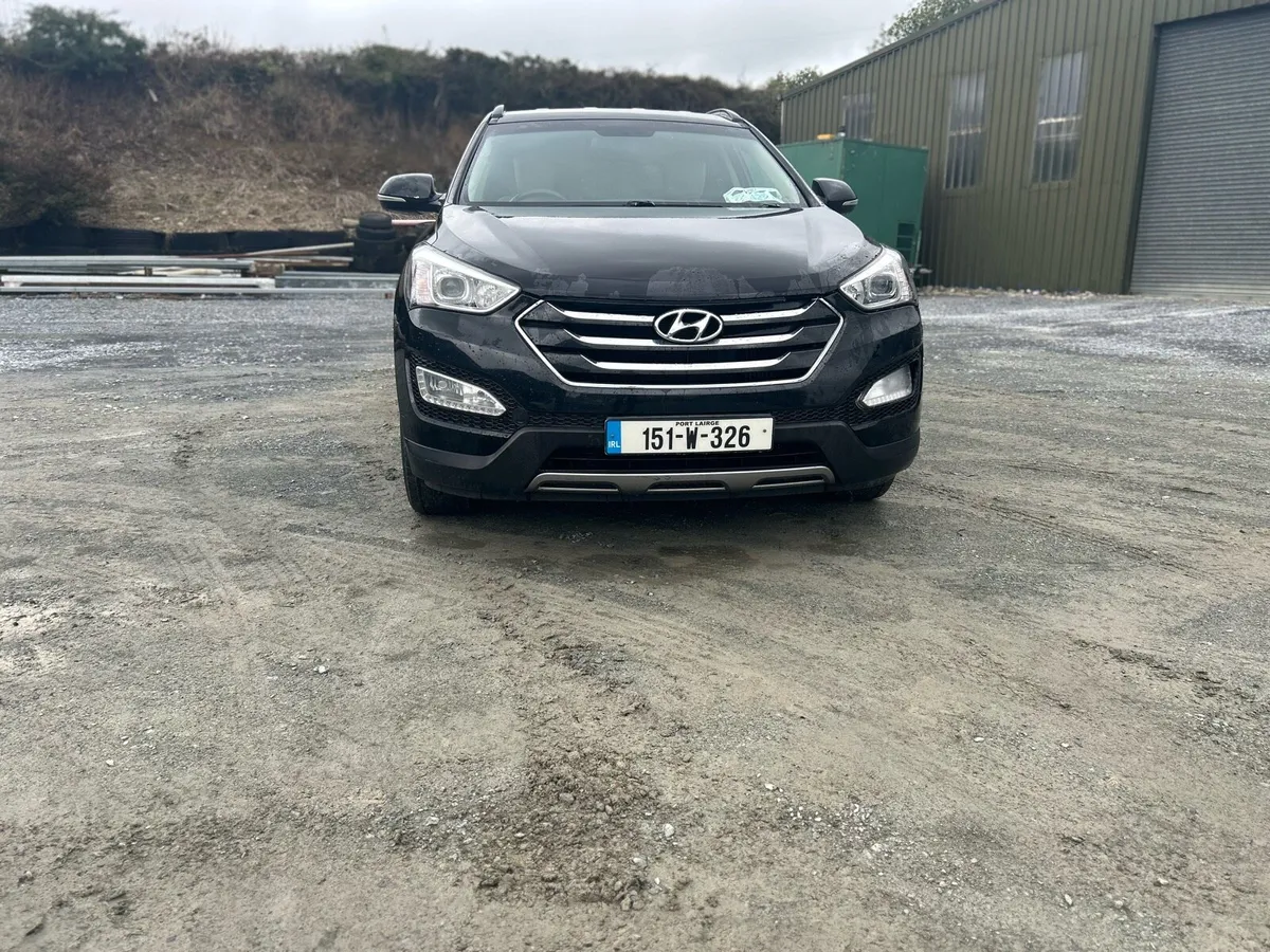 2015 Hyundai Santa Fe  7 seater - Image 3