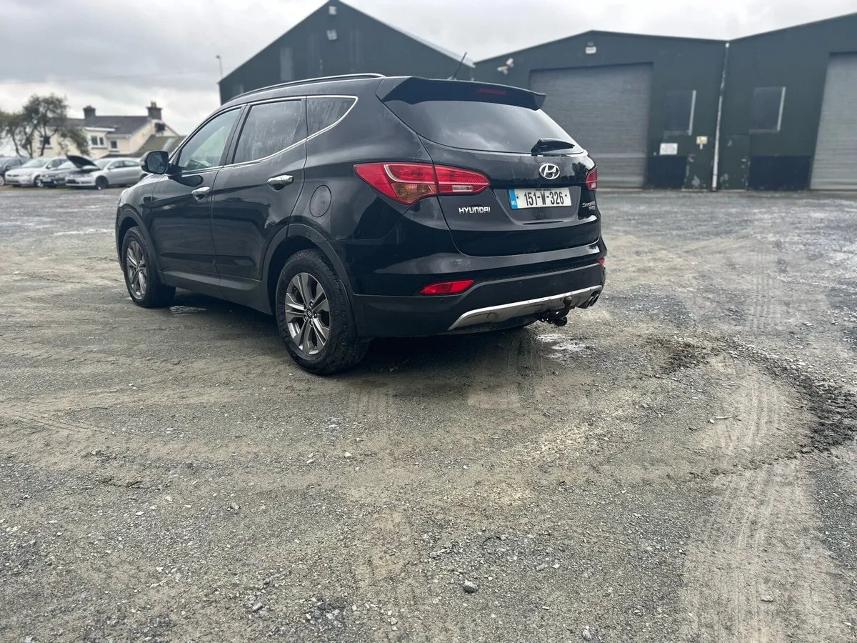 2015 Hyundai Santa Fe  7 seater - Image 4