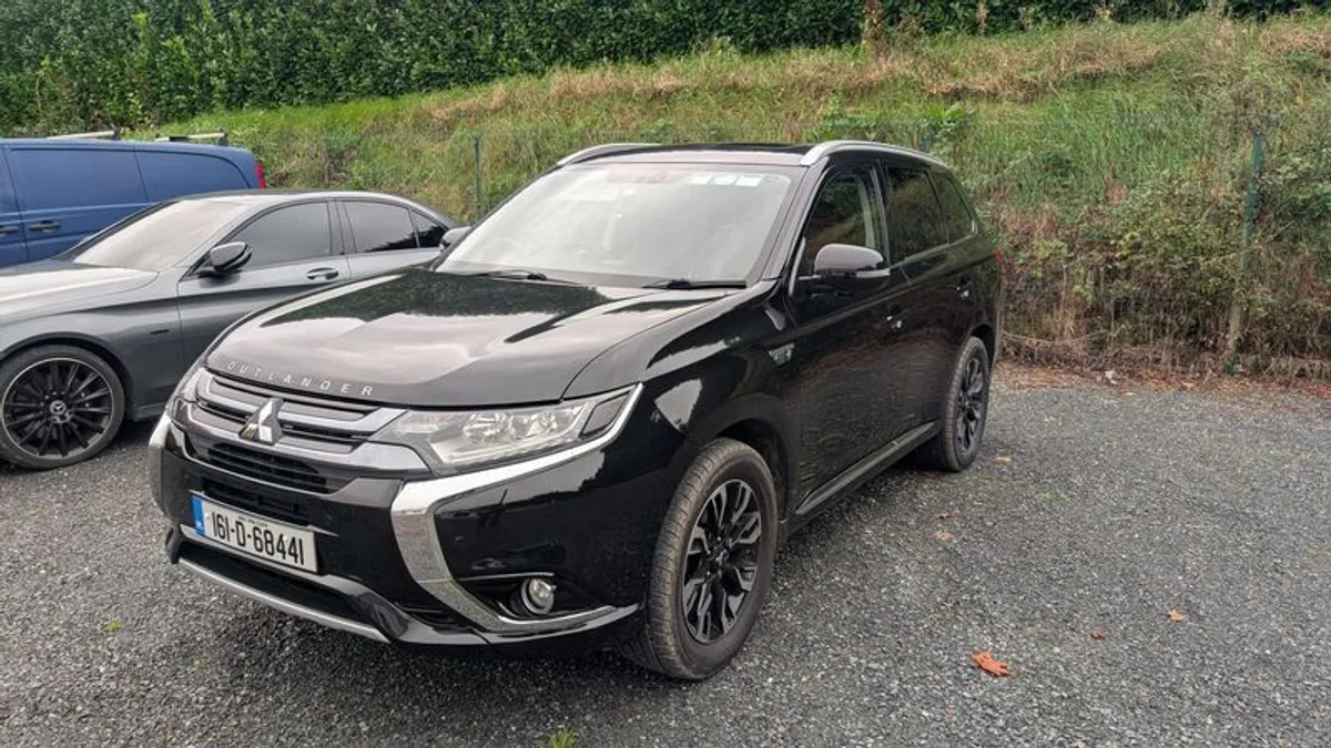 2016 Mitsubishi Outlander - Image 1
