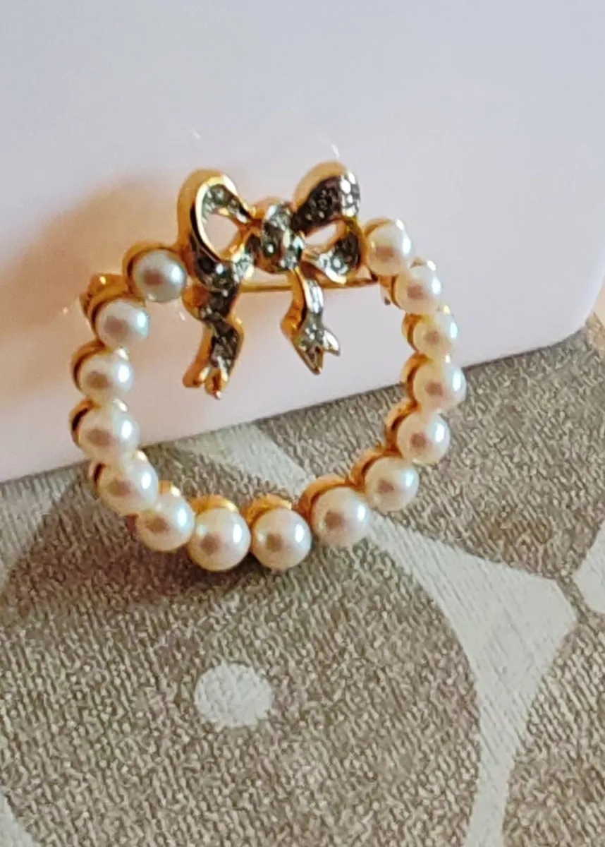 Retro pearl brooch - Image 1