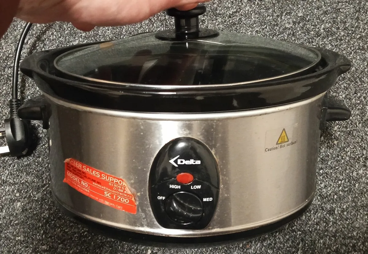 slow cooking pot - Image 1
