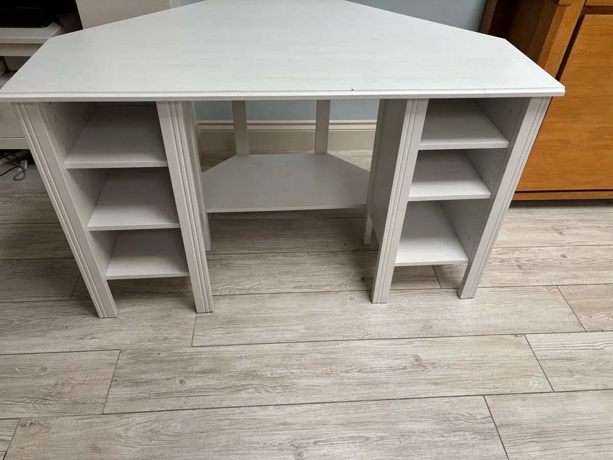 Brusali corner desk - Image 1