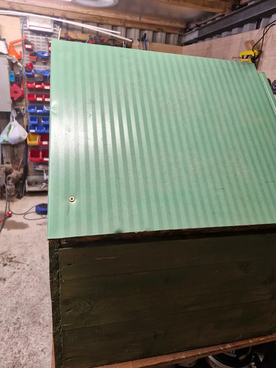 Dog kennel + inflatable kids dingy - Image 3