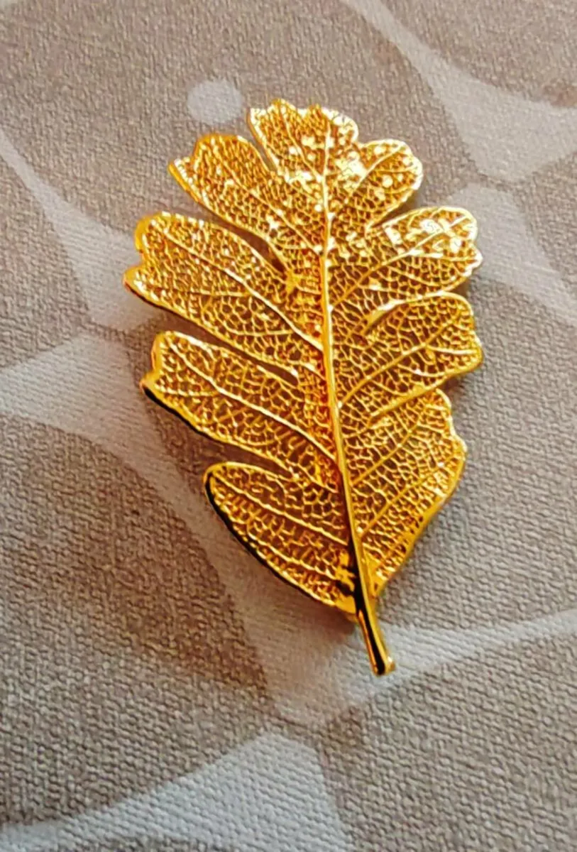 Goldtone leaf brooch - Image 2
