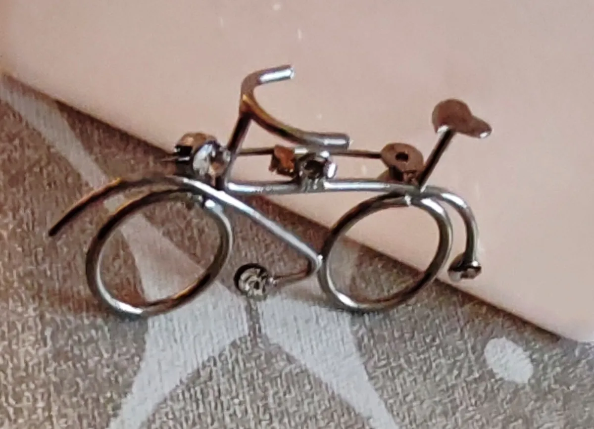 Silvertone bicycle pendant - Image 1