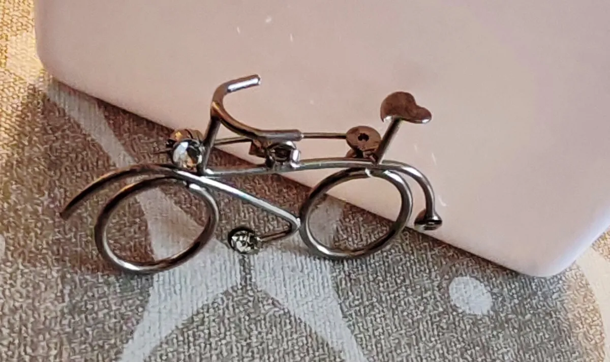 Silvertone bicycle pendant - Image 2