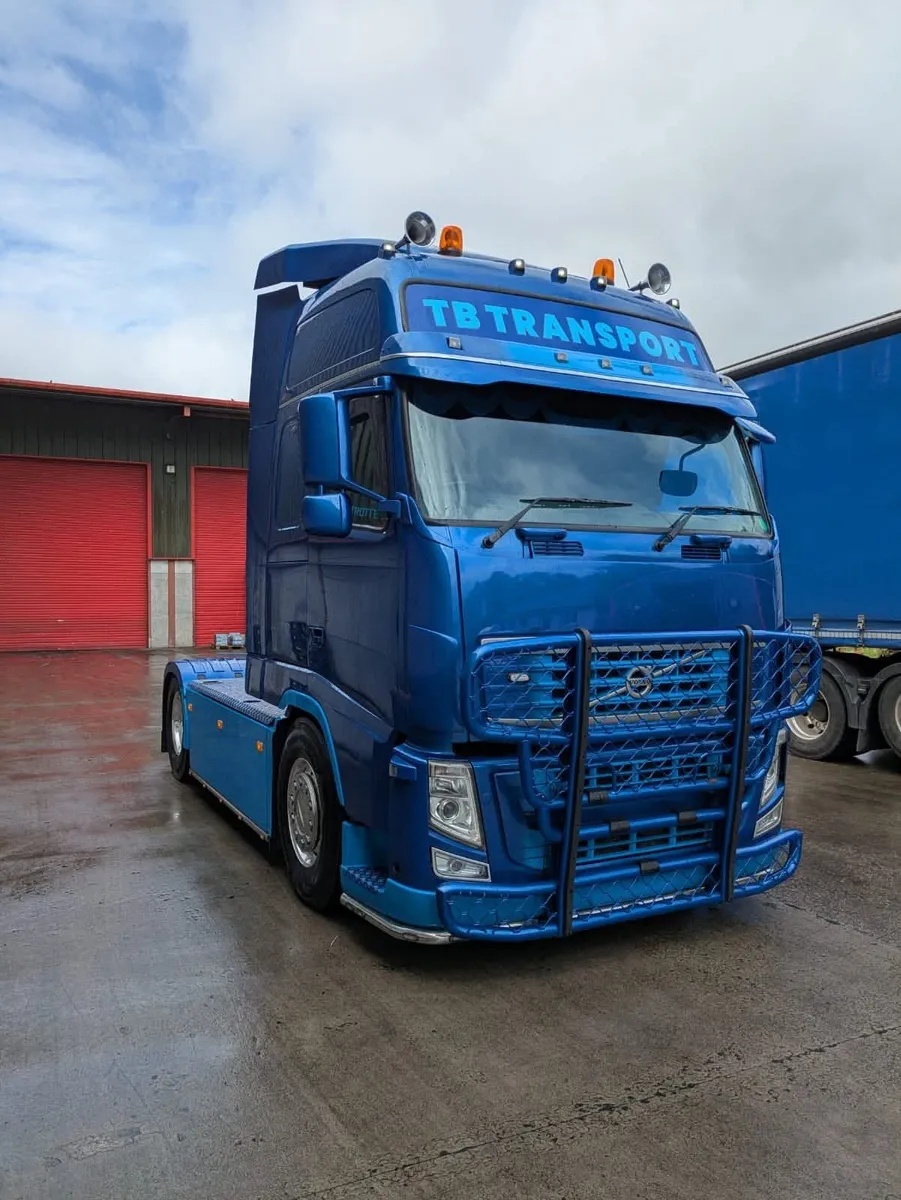 VOLVO FH3 low kms full air - Image 3