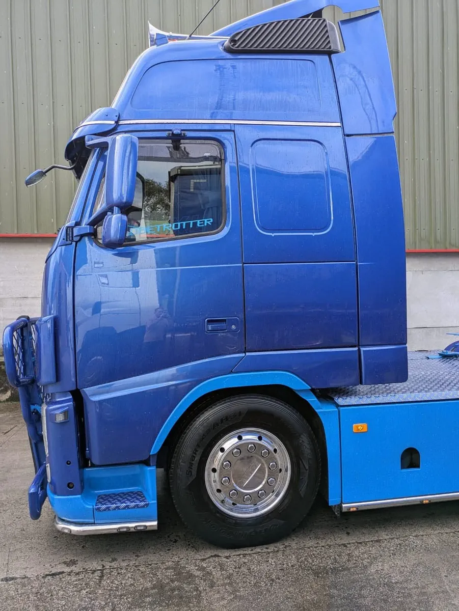 VOLVO FH3 low kms full air - Image 4
