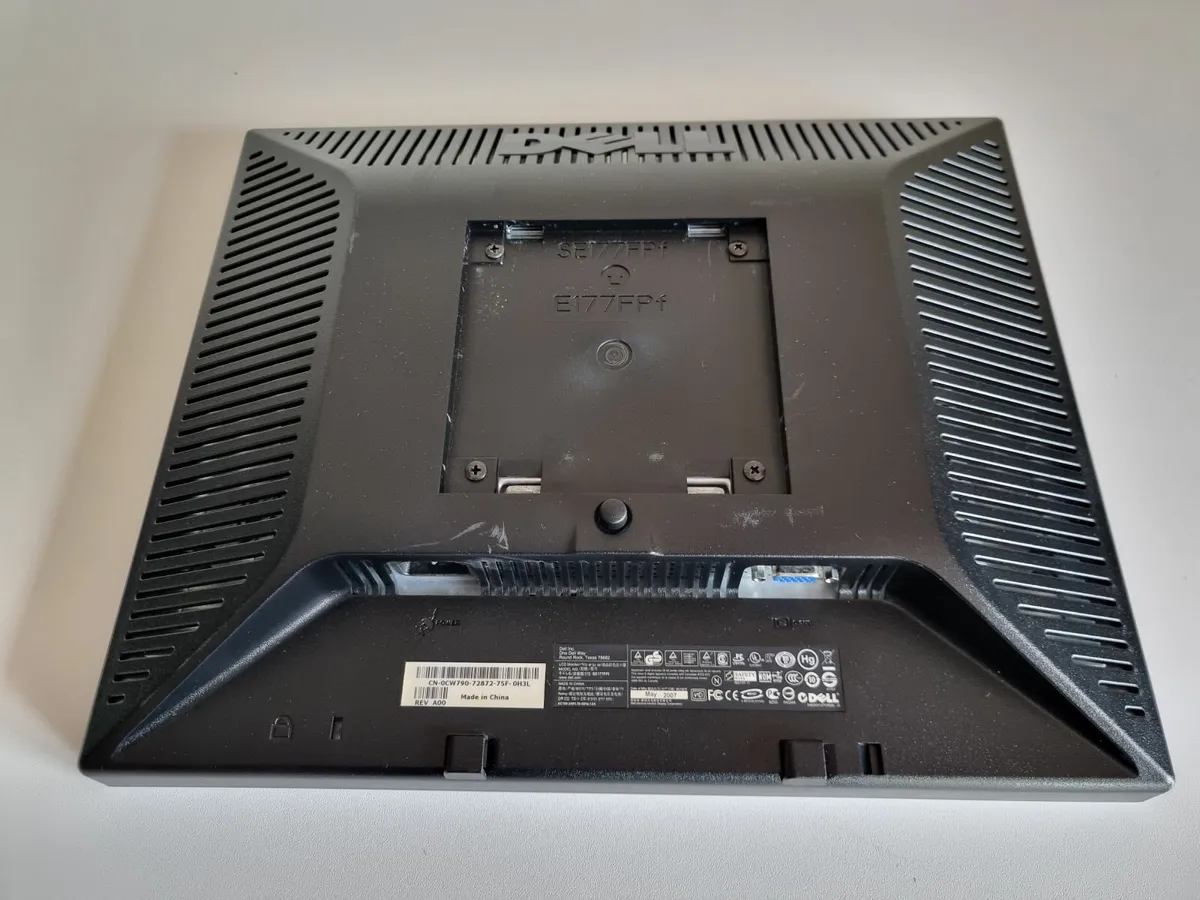 Dell 17" Flat Panel Monitor - Image 4
