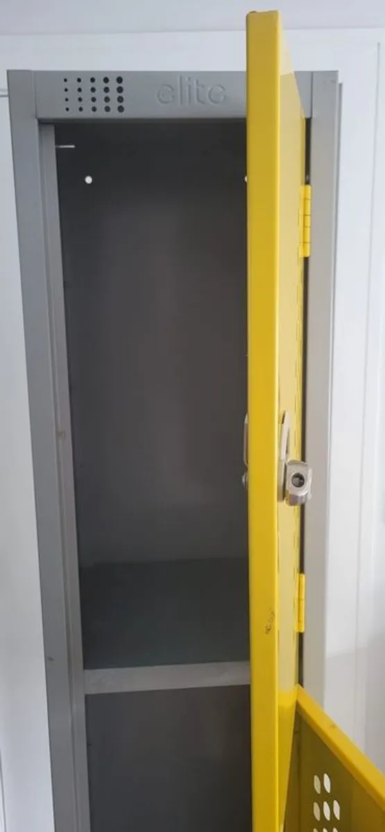 Yellow locker - Image 4