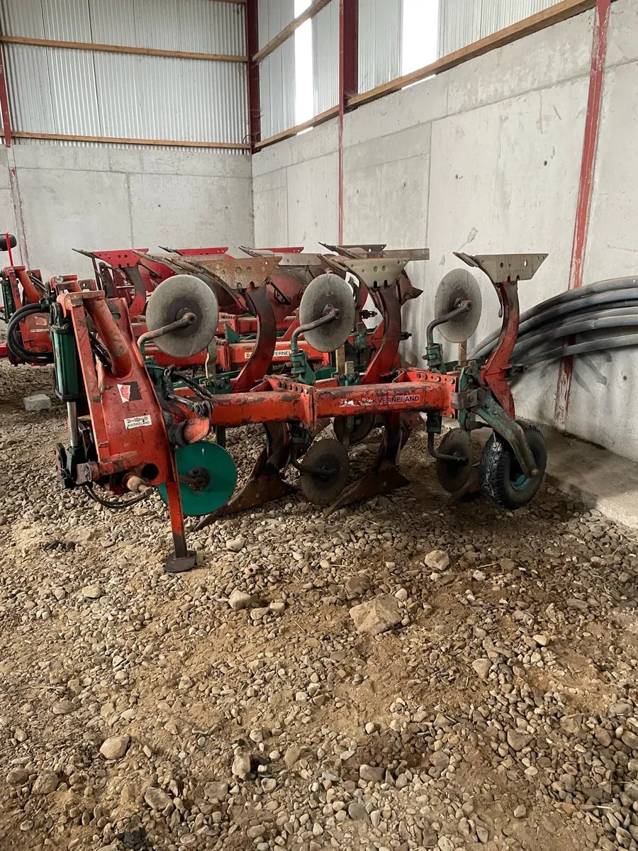 Kverneland plough - Image 1