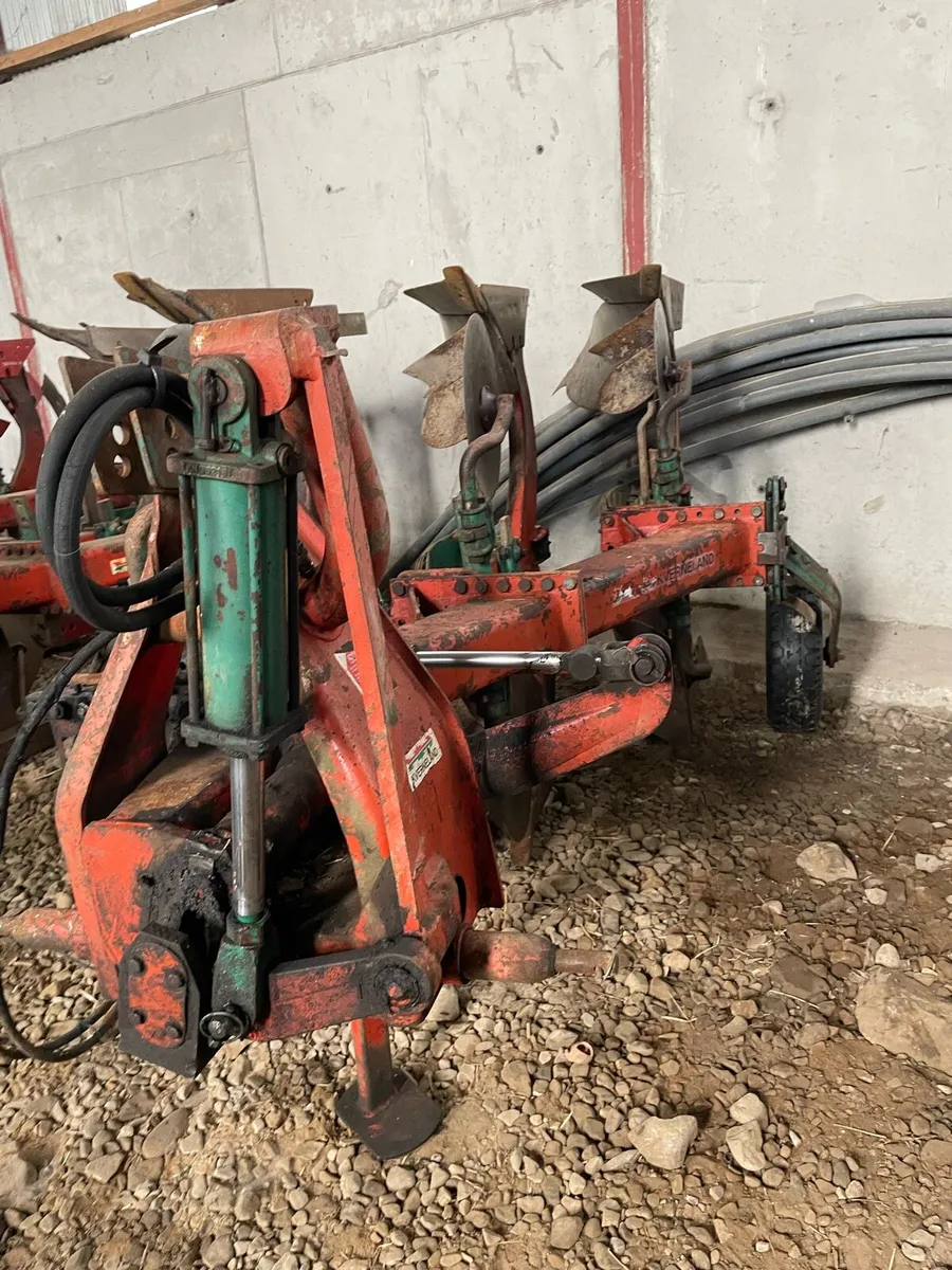 Kverneland plough - Image 2