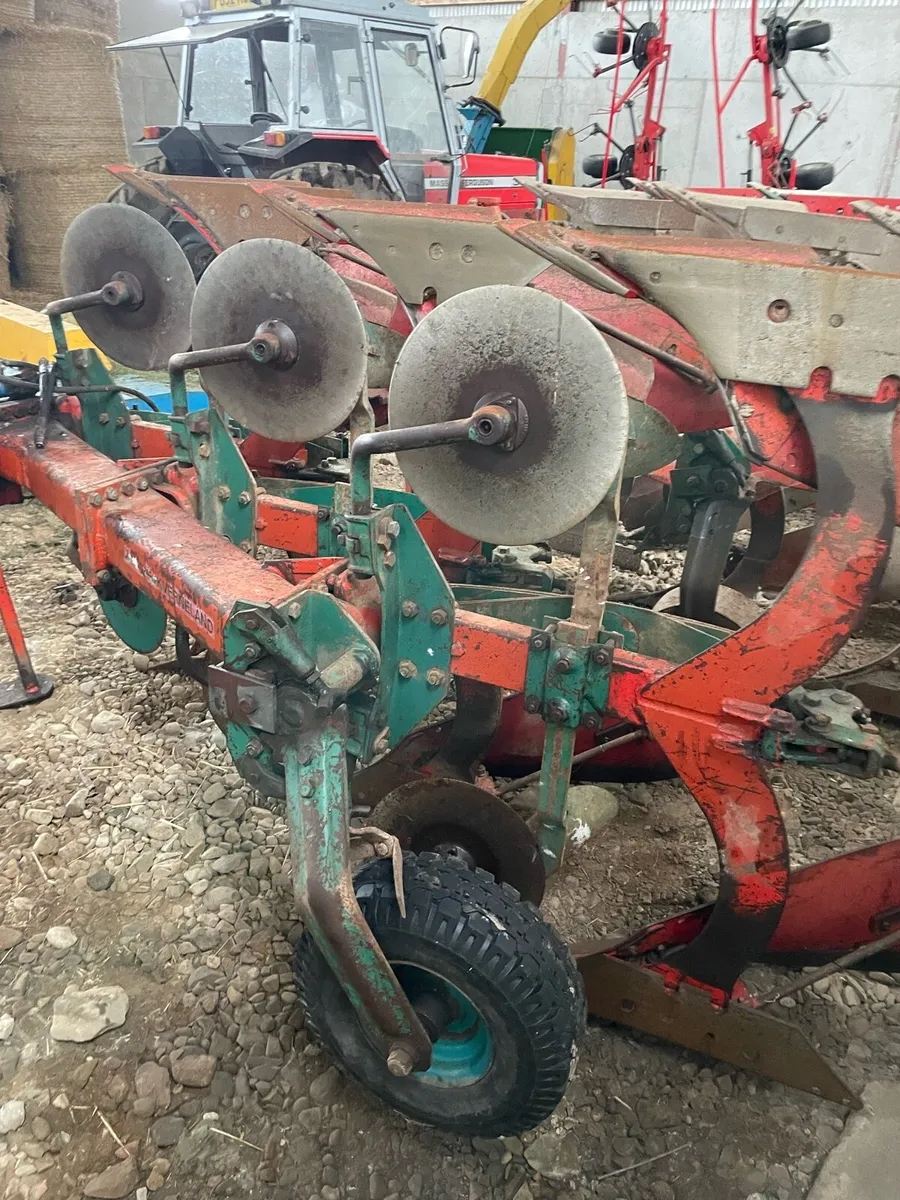 Kverneland plough - Image 3