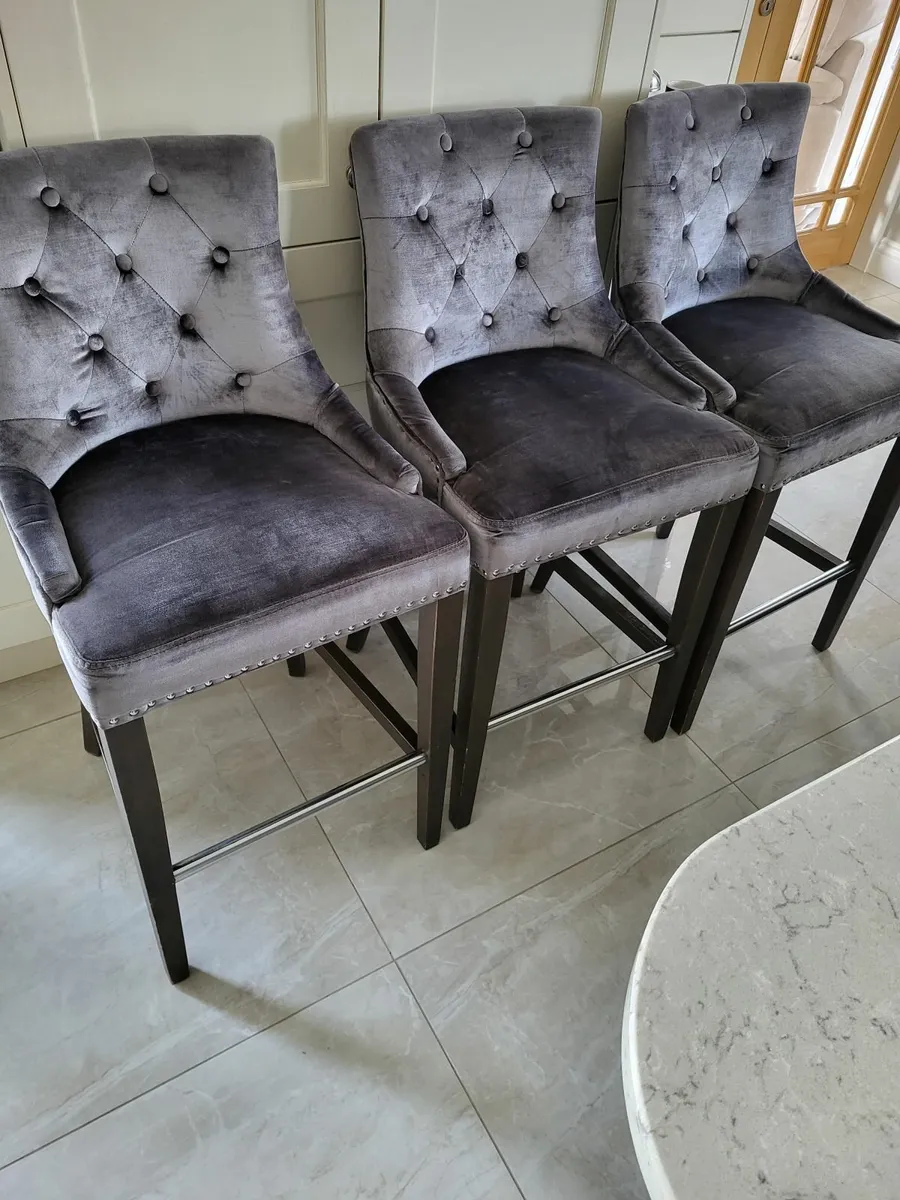 Island chairs - Image 1