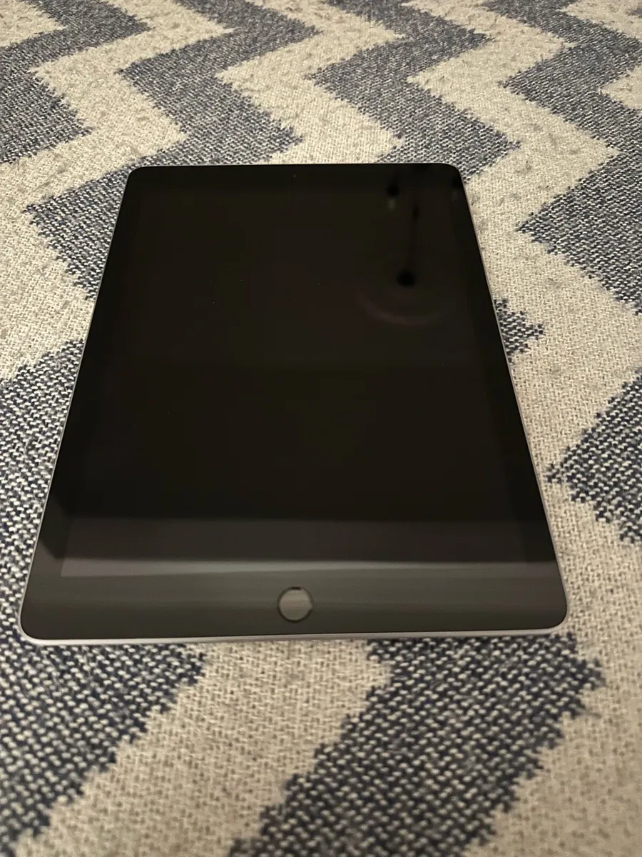 iPad 6th Gen - Image 1