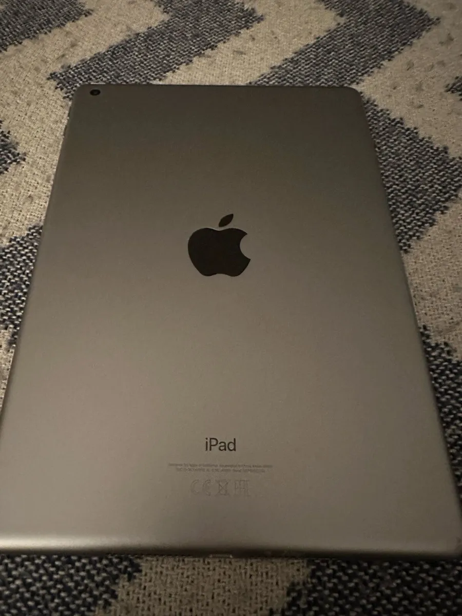 iPad 6th Gen - Image 2