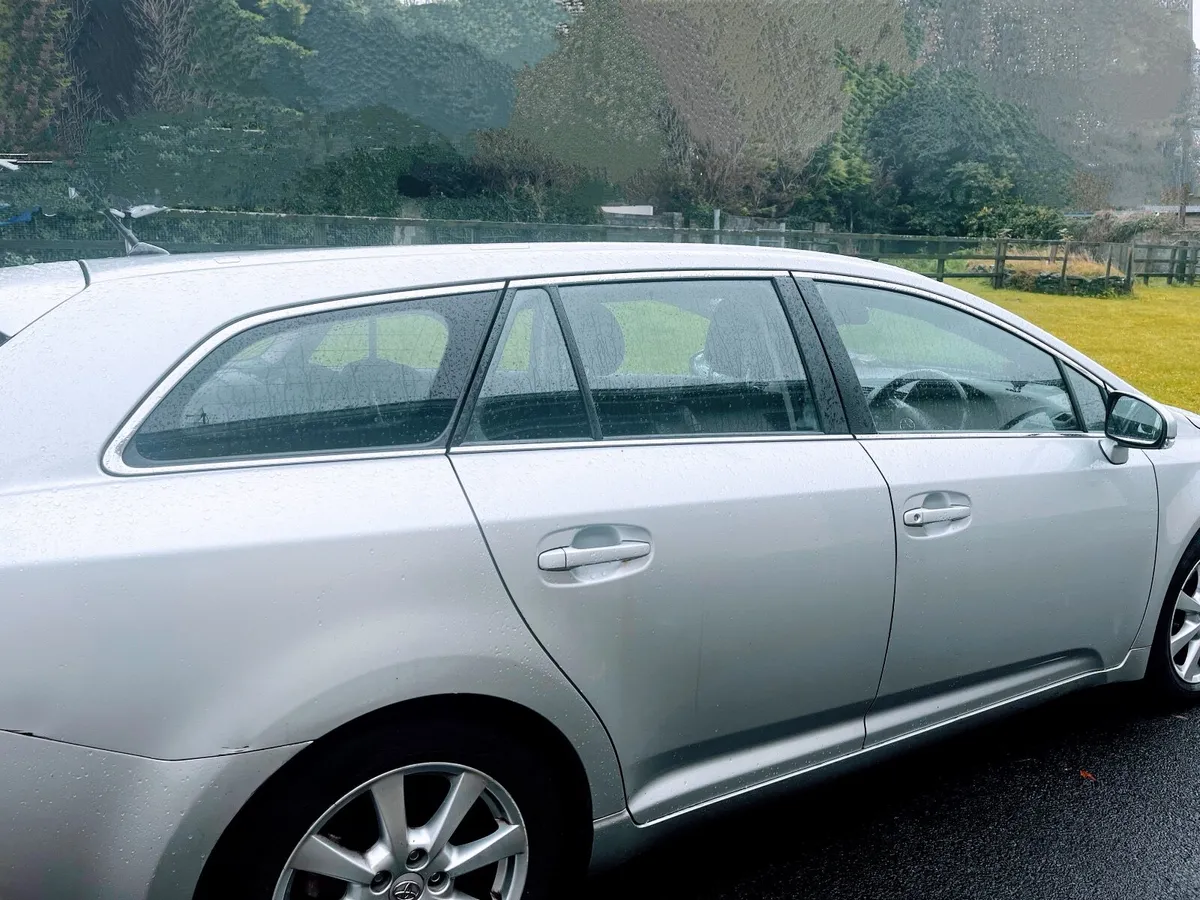 Toyota Avensis 2009 - Image 4