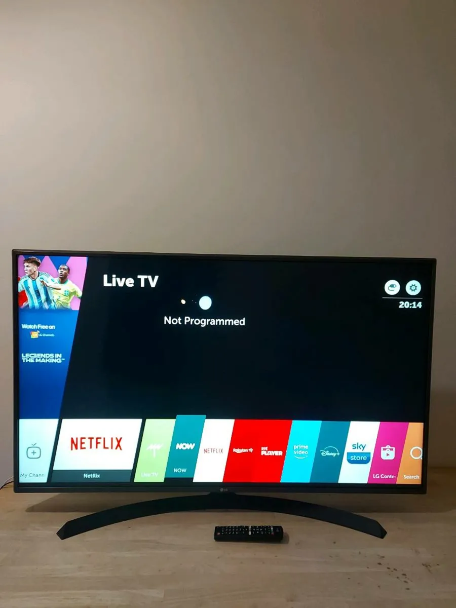 LG 49 smart TV - Image 2