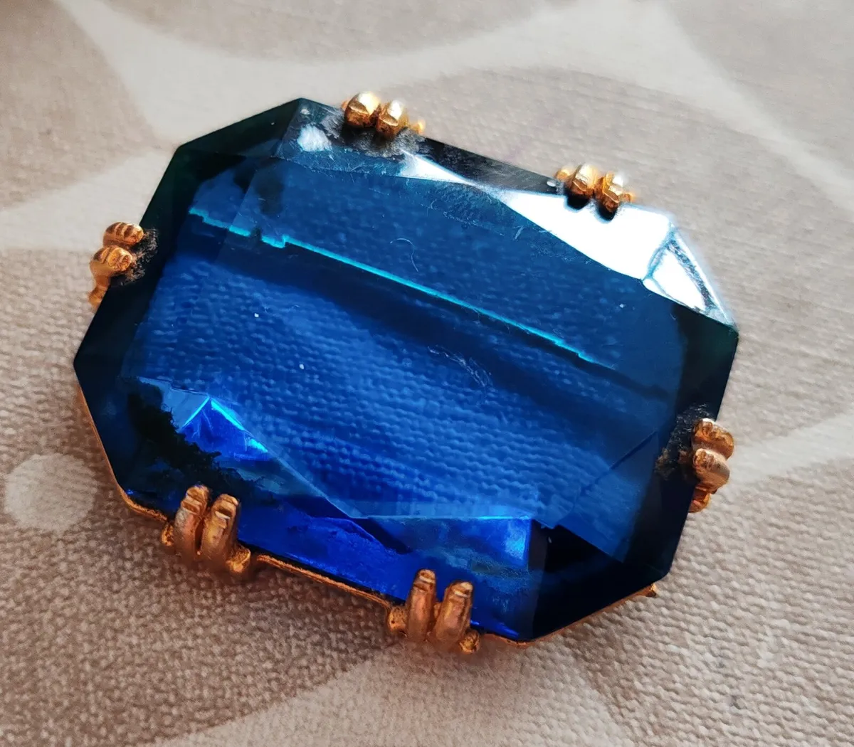 Vintage goldtone brooch - Image 1