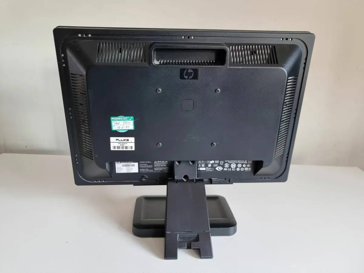 HP 19" Flat Panel Monitor - Image 3