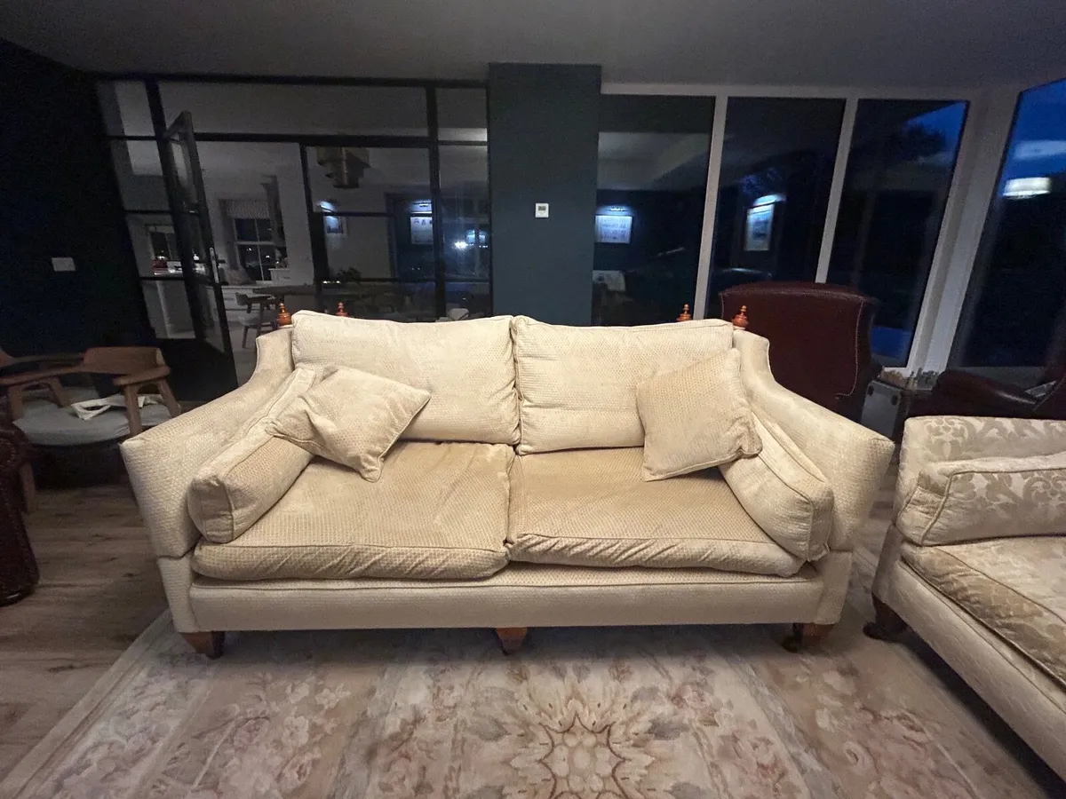 Furniture in excellent condition - Image 2