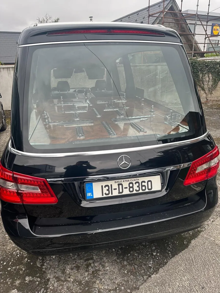 Mercedes 220D Hearse 2013 - Image 2