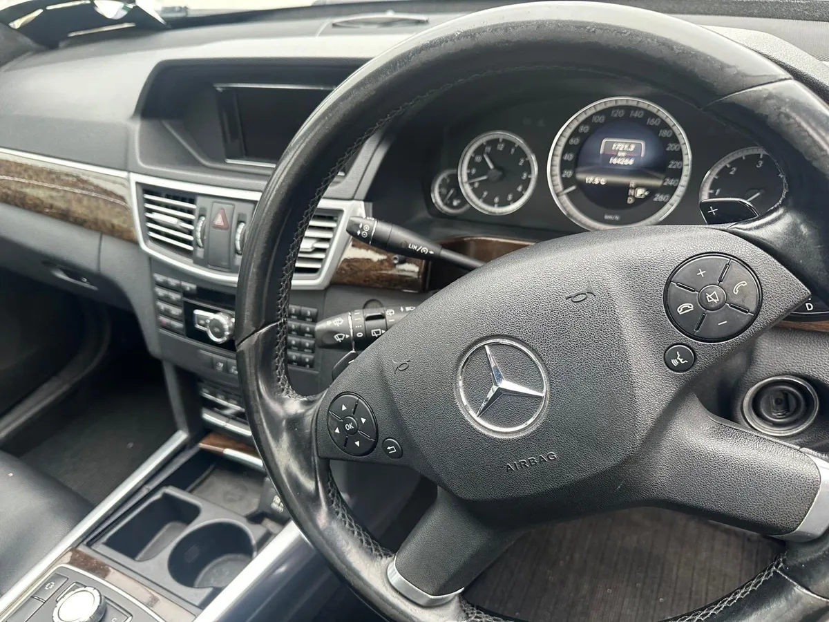 Mercedes 220D Hearse 2013 - Image 3