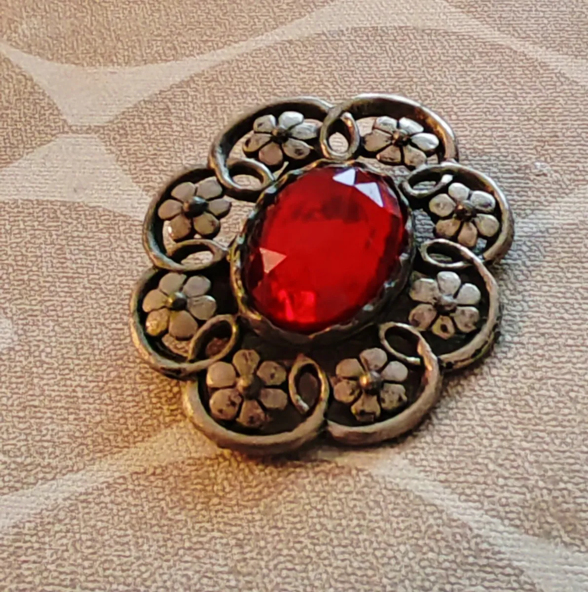 Retro silvertone brooch - Image 1