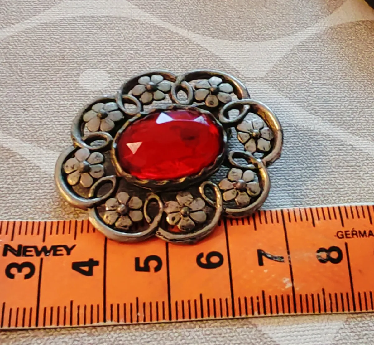 Retro silvertone brooch - Image 2
