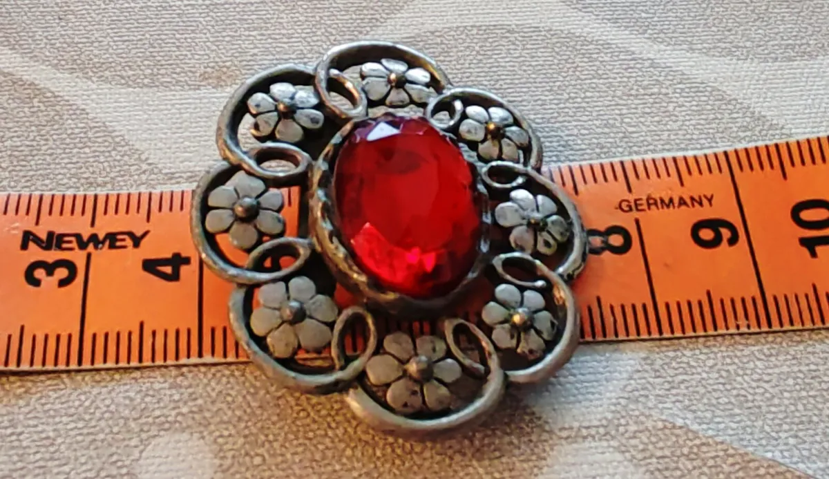 Retro silvertone brooch - Image 3