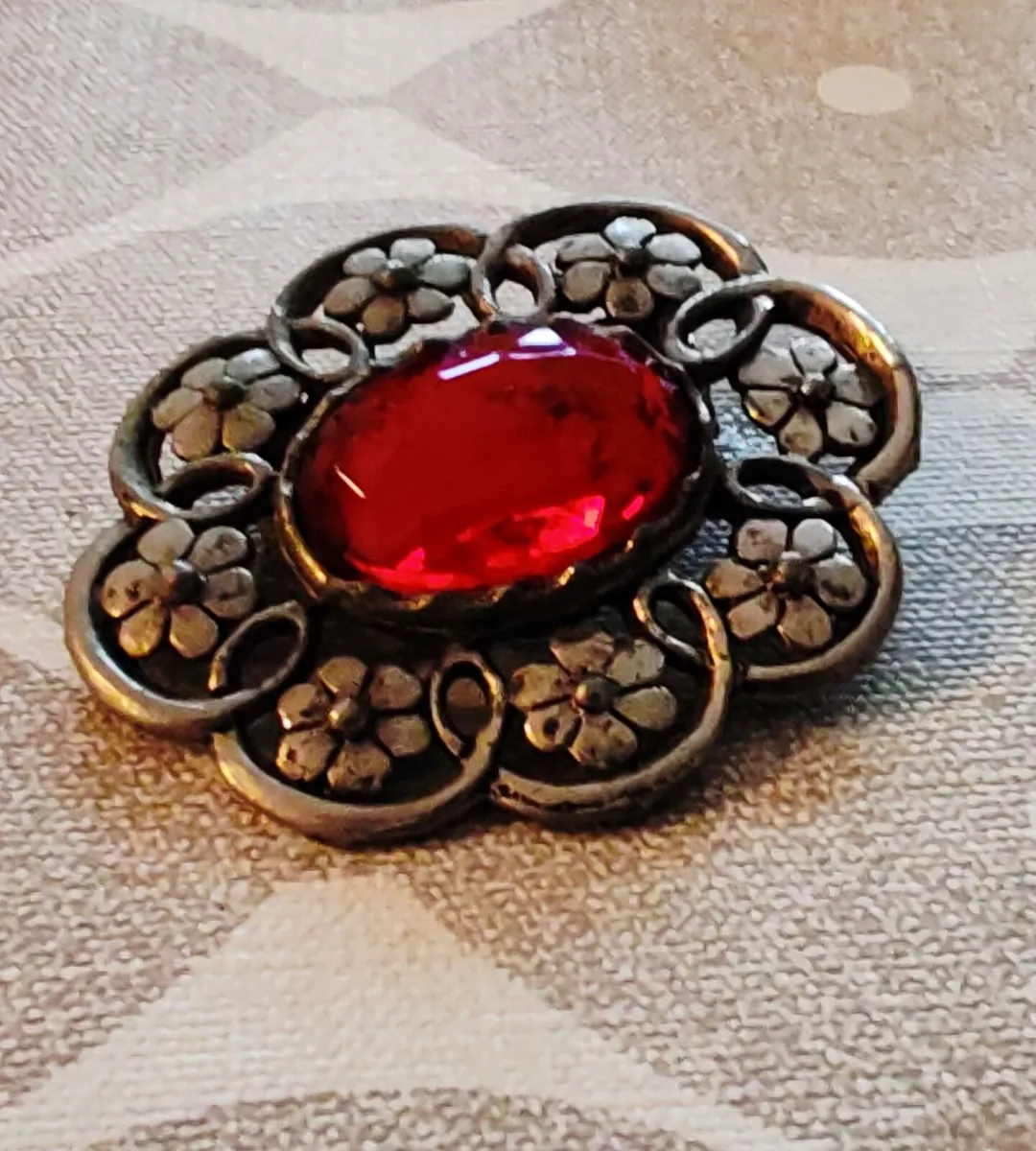 Retro silvertone brooch - Image 4