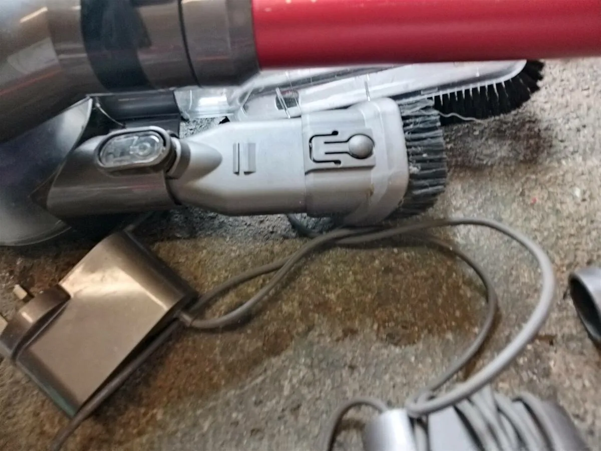 Dyson vacuum - Image 3