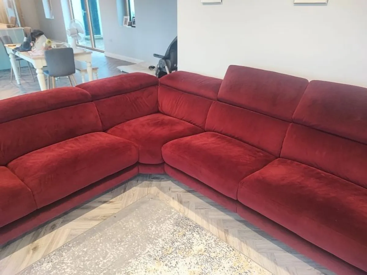 Luxury velvet couch - Image 3