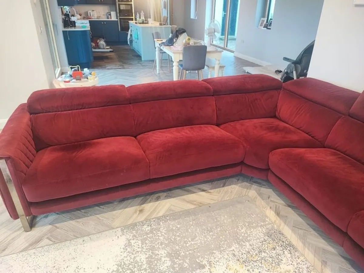 Luxury velvet couch - Image 4