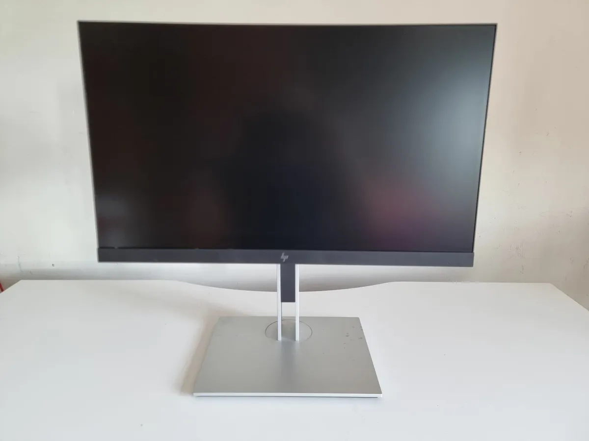 HP 22" Flat Panel Monitor - Image 3