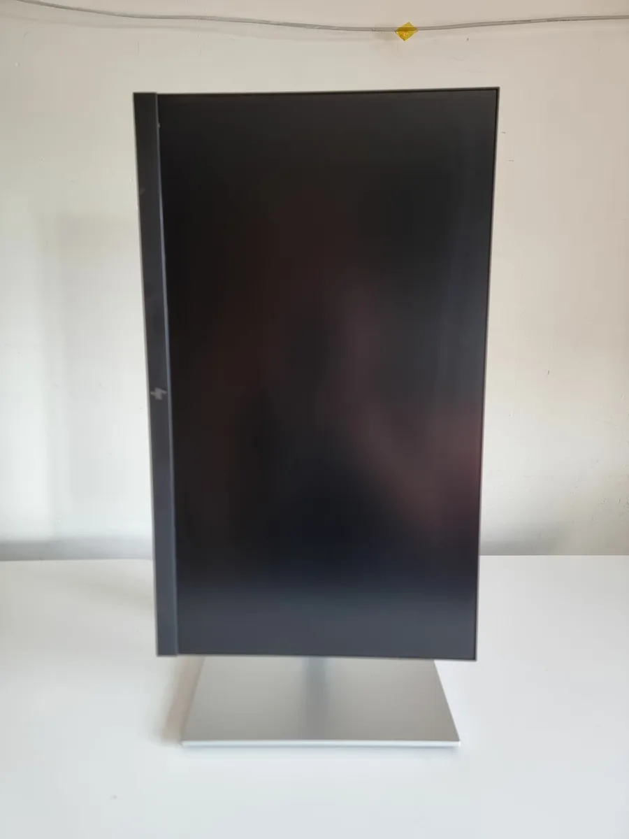HP 22" Flat Panel Monitor - Image 4