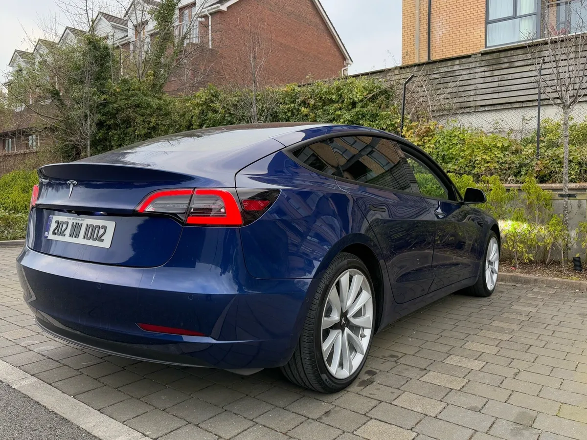 Tesla Model 3 Long Range AWD - Image 4