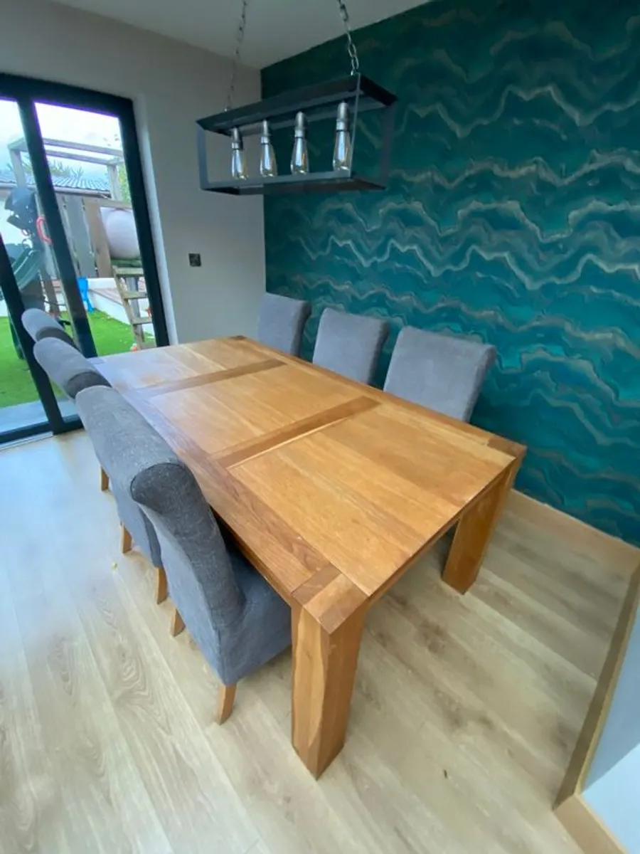 Dining table - Image 1